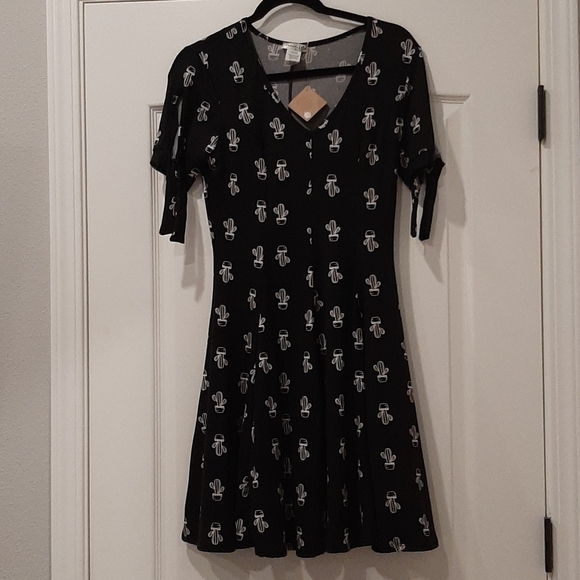 Cactus Dress - Picture 2 of 4